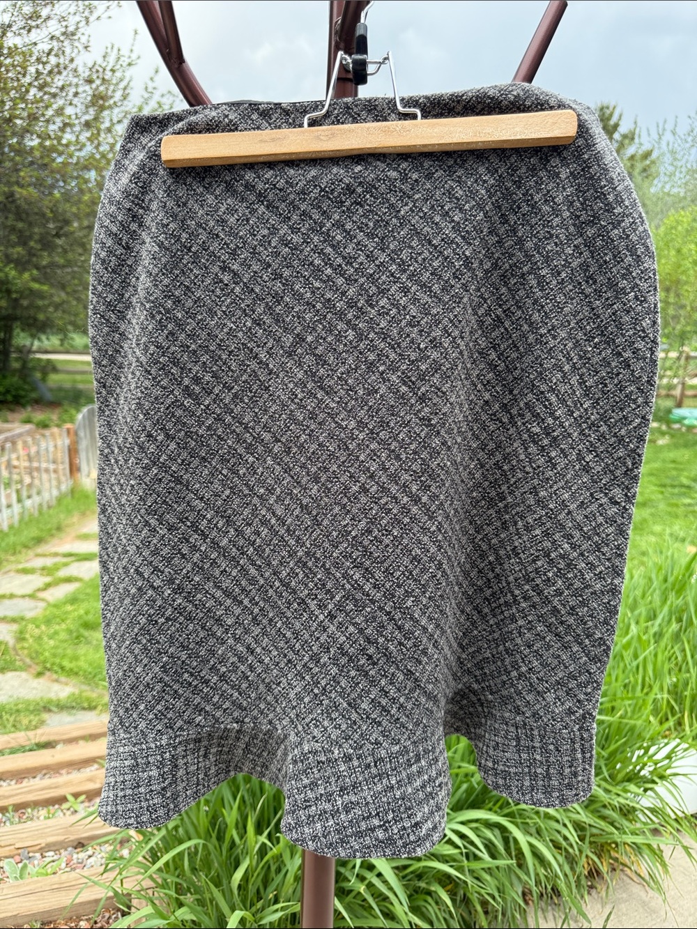 Gap ruffle skirt